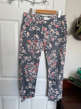 Lee Natural Fit just below the waist grey floral print size 8 M EUC